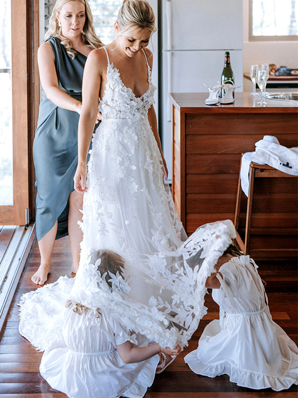 A-line Lace Beach Spaghetti Straps Garden Wedding Dresses, Bridal Gowns WD117